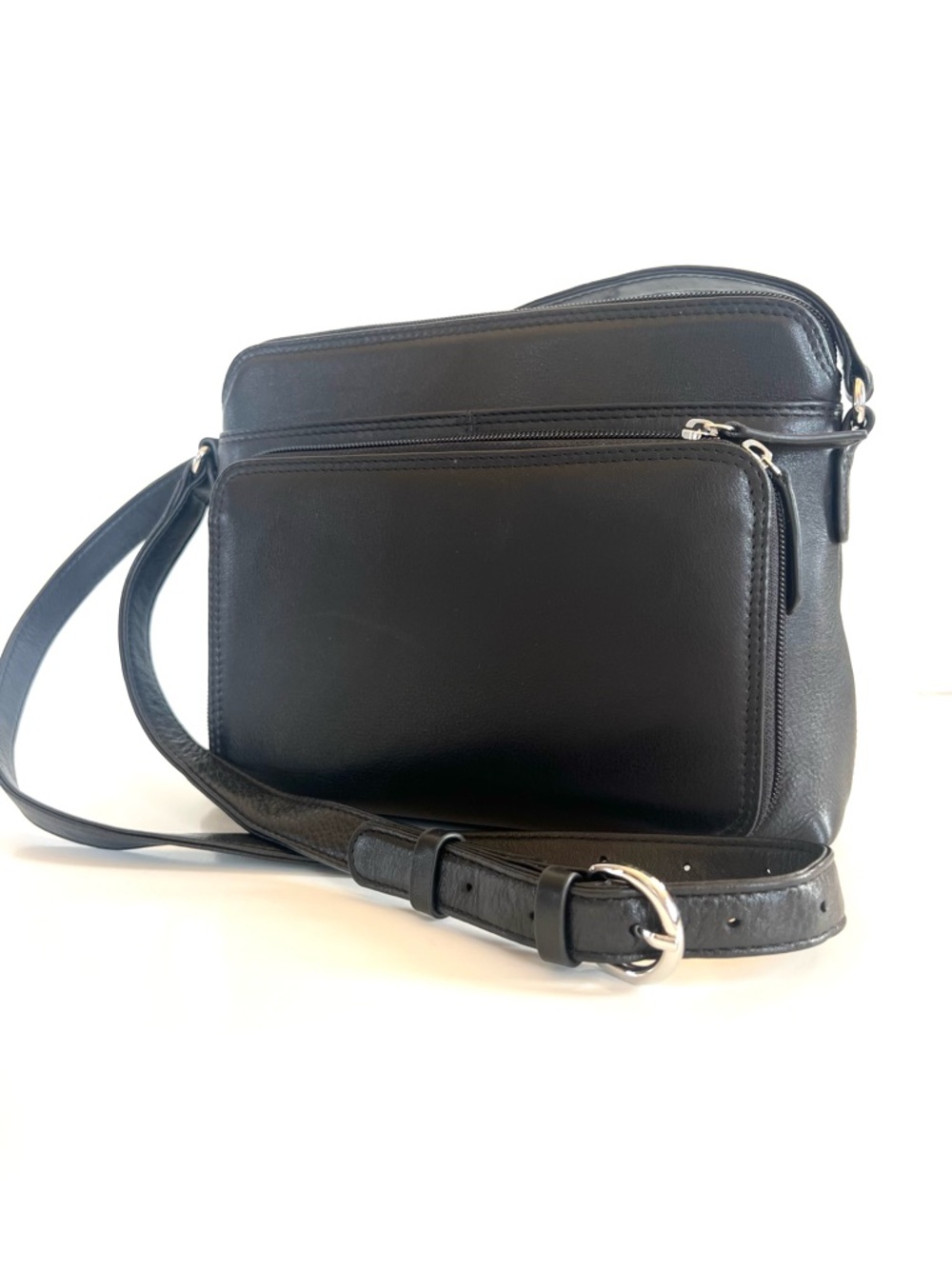 ili New York RFID East-West Crossbody Organizer Crossbody Bag